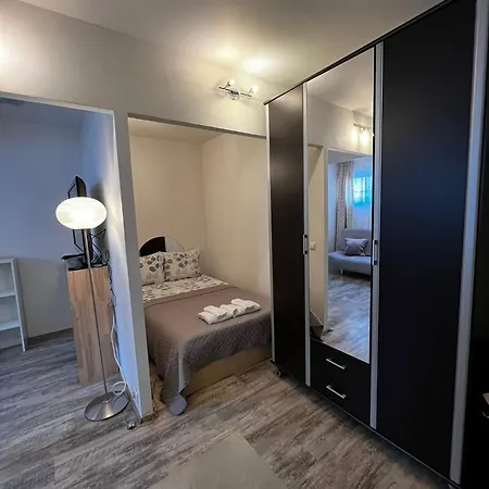 Cozy 1-bdroom In The Centre, Free Parking Apartment *