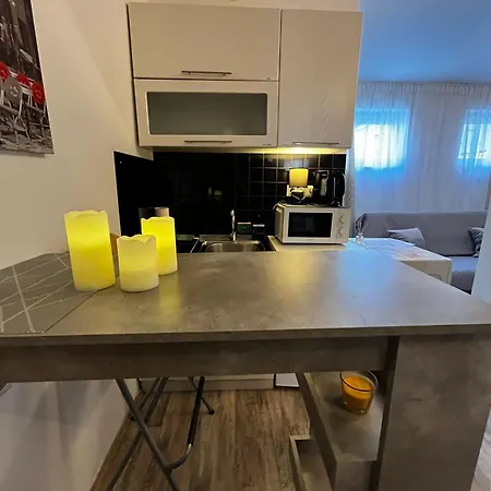 Cozy 1-bdroom In The Centre, Free Parking Apartment