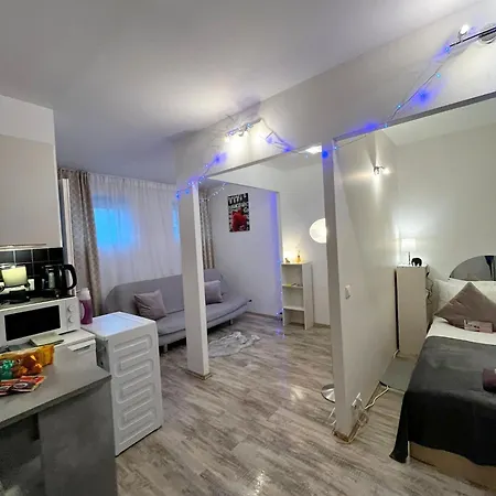 Cozy 1-bdroom In The Centre, Free Parking Apartamento