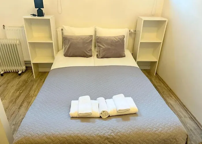 Cozy 1-bdroom In The Centre, Free Parking Apartment