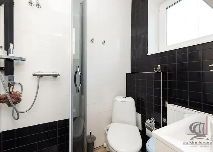 Cozy 1-bdroom In The Centre, Free Parking Apartment *