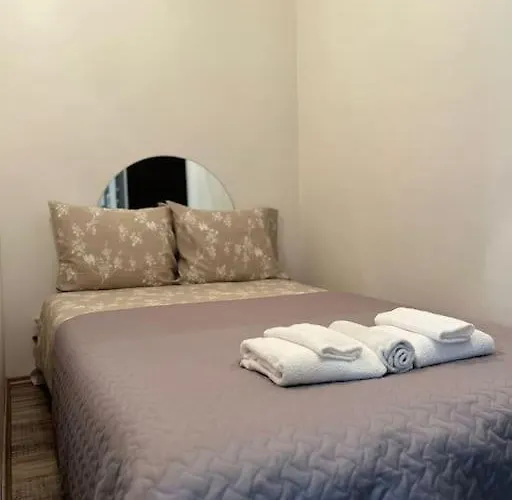 Cozy 1-bdroom In The Centre, Free Parking Apartment *