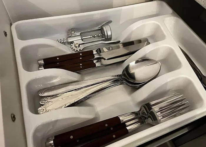 Cozy 1-bdroom In The Centre, Free Parking Apartman