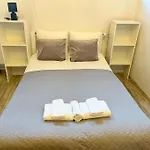 Cozy 1-bdroom In The Centre, Free Parking Apartment
