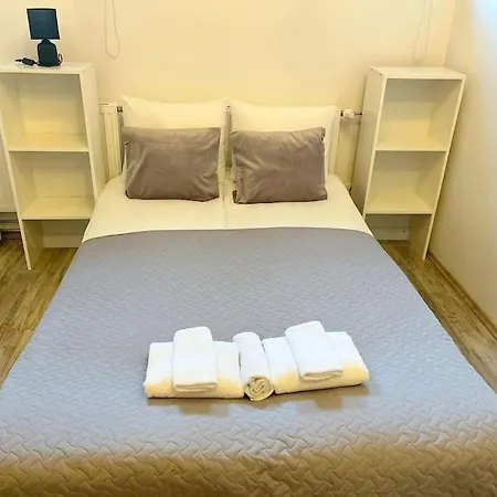 Cozy 1-bdroom In The Centre, Free Parking Daire