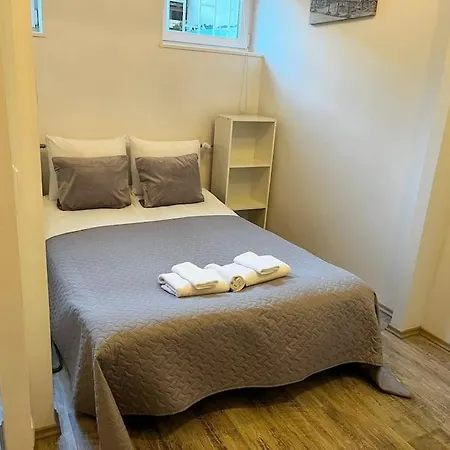 Daire Cozy 1-bdroom In The Centre, Free Parking *