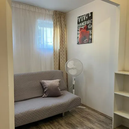 Daire Cozy 1-bdroom In The Centre, Free Parking *